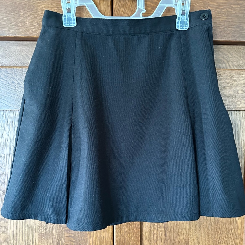 Gap black 4 pleated skirt. Girls size 16.